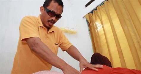 pijat explorer|Istri Yang Puas Banget DIentot Tukang Pijat .